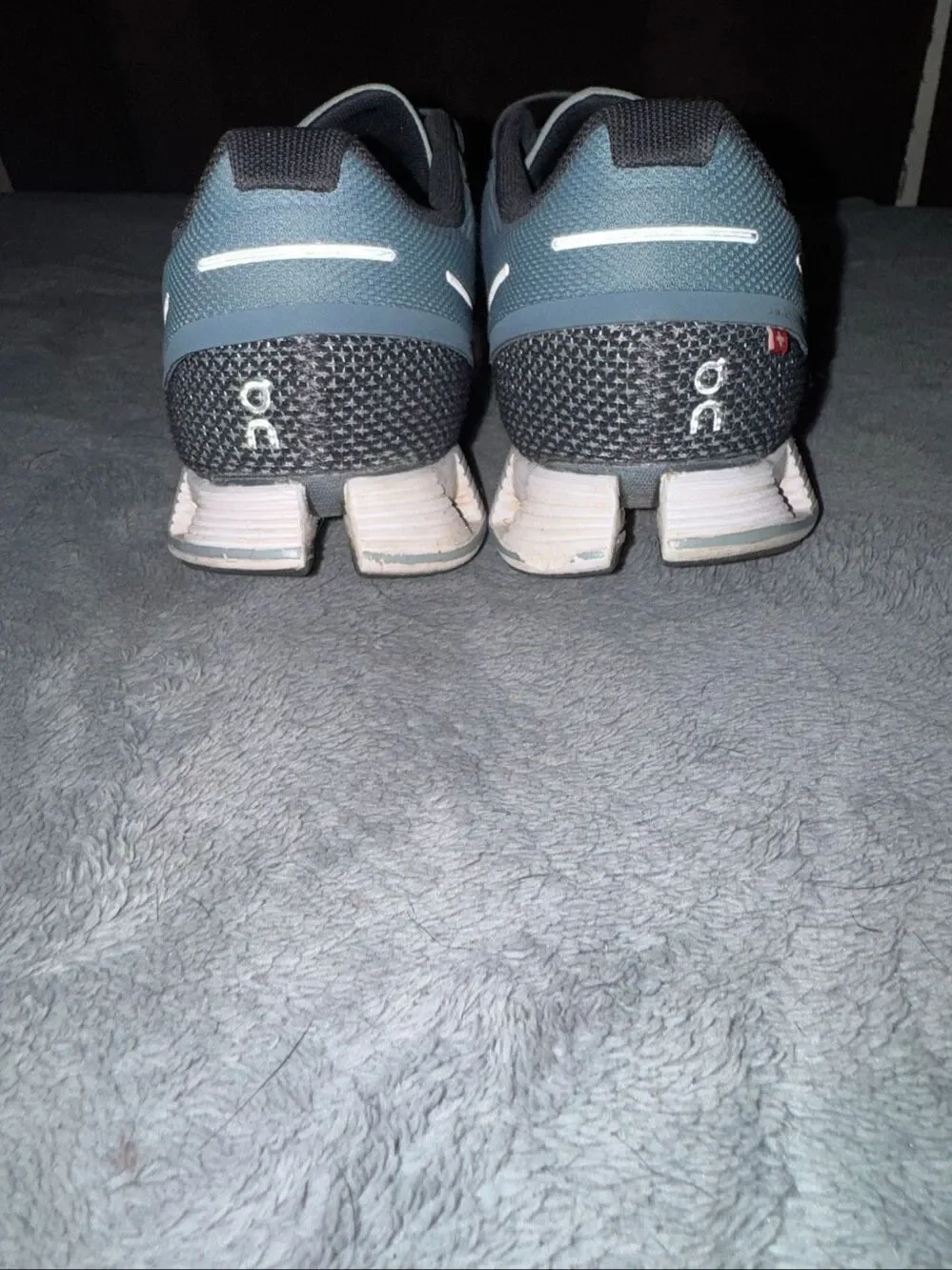 ON Cloud running shoes size 9